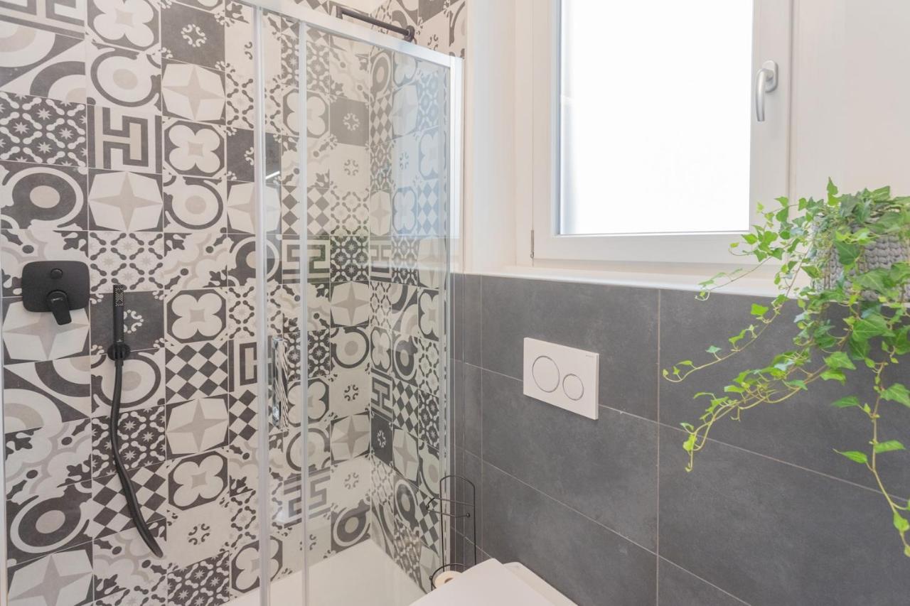 A Step From The Lake Apartment By Rent All Como Exteriör bild