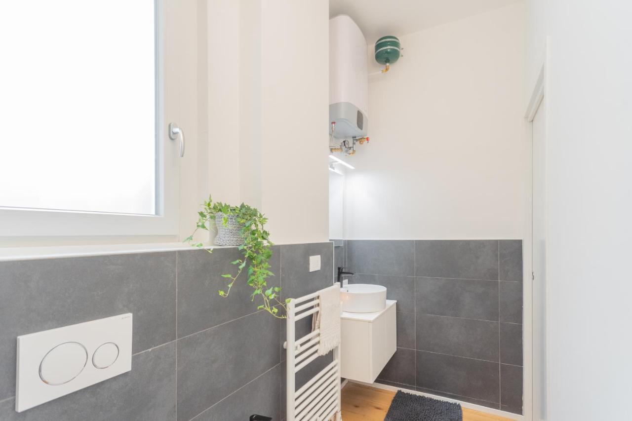 A Step From The Lake Apartment By Rent All Como Exteriör bild