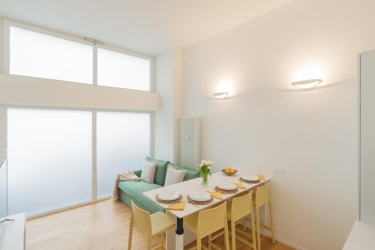 A Step From The Lake Apartment By Rent All Como Exteriör bild