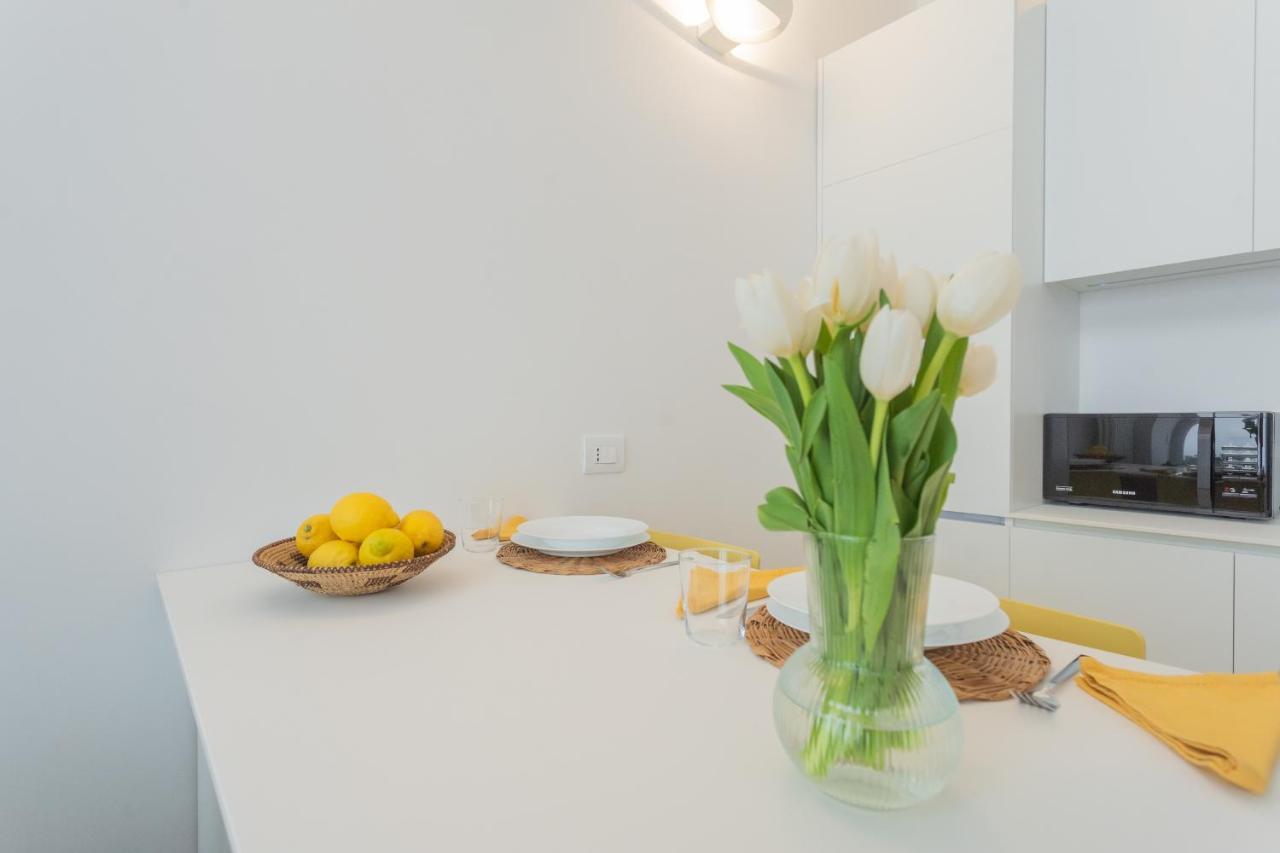 A Step From The Lake Apartment By Rent All Como Exteriör bild